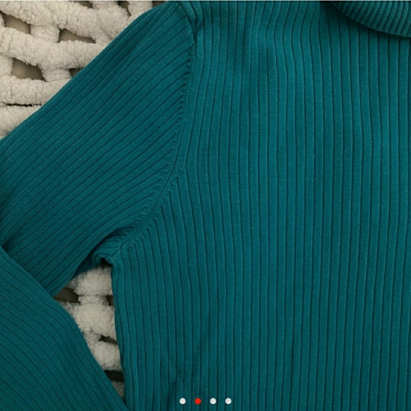 Free with purchase!vintage turtleneck - Picture 2 of 4